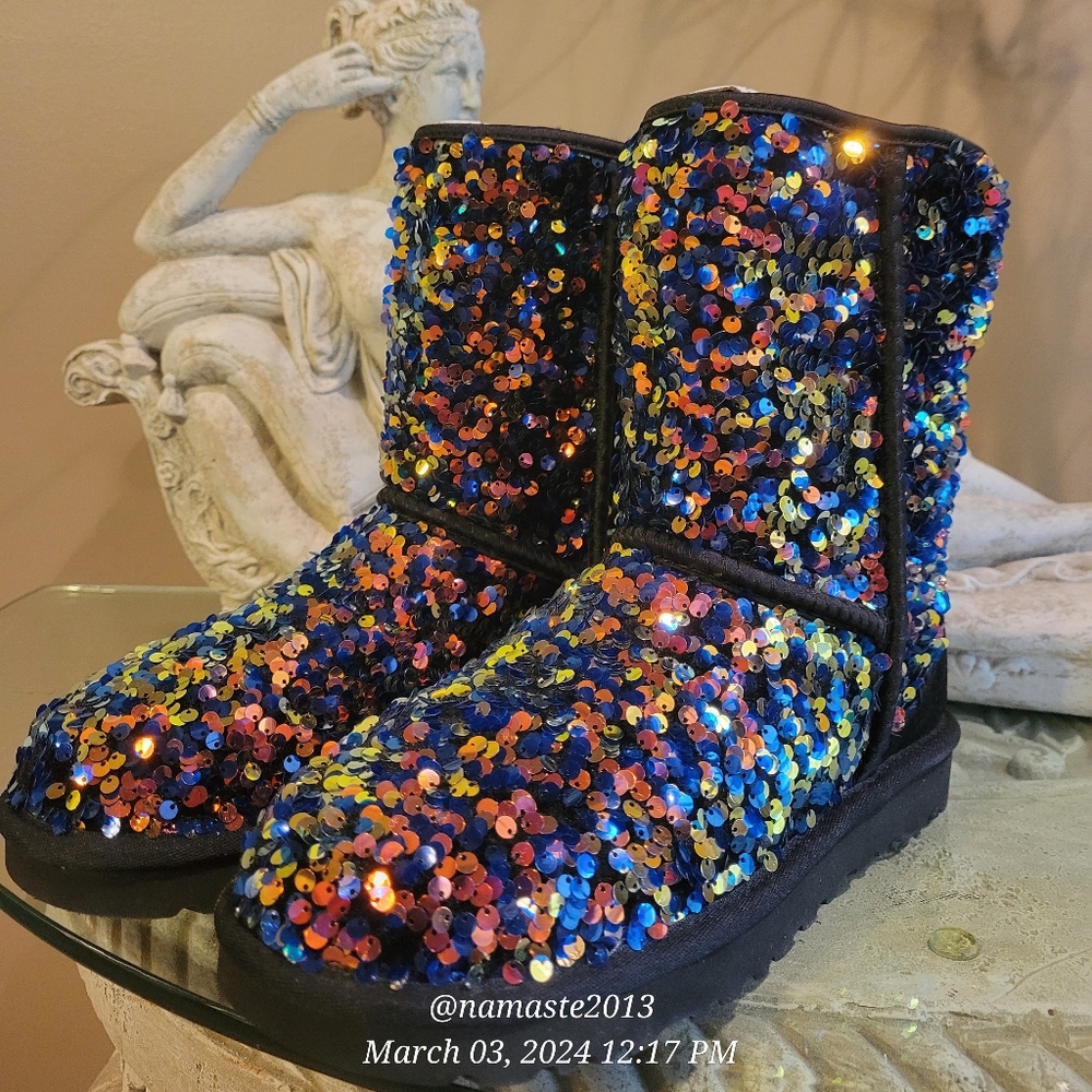 Ugg Sequin Stellar Short Boot NWOT Suede Fur logo Designer 7 Black #730 - Picture 7 of 16